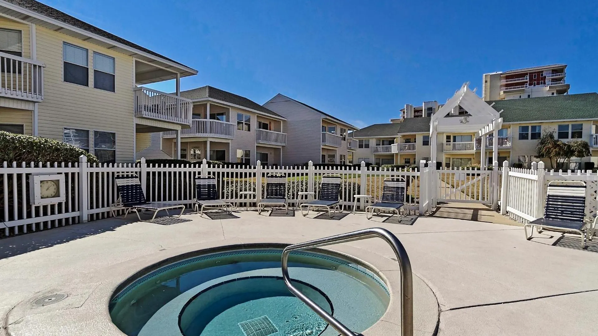 Sandpiper Cove 1082- By Holiday Isle Properties Destin