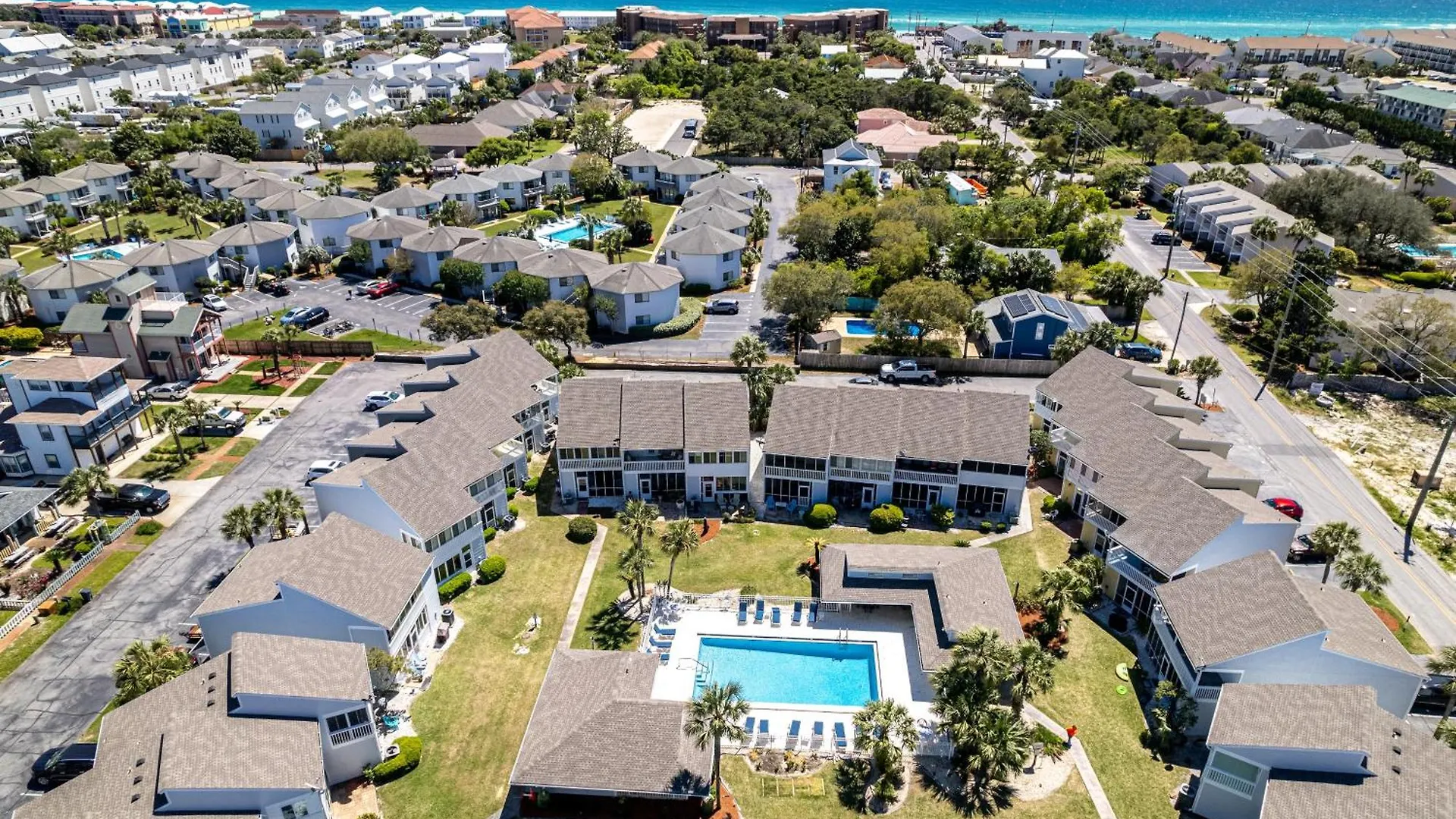 Sandpiper Cove 1082- By Holiday Isle Properties Destin